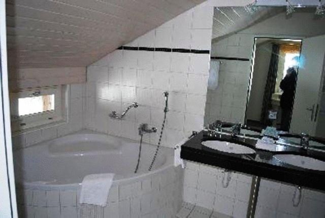 Hotel Rhonequelle โอเบอร์วัลด์ ภายนอก รูปภาพ